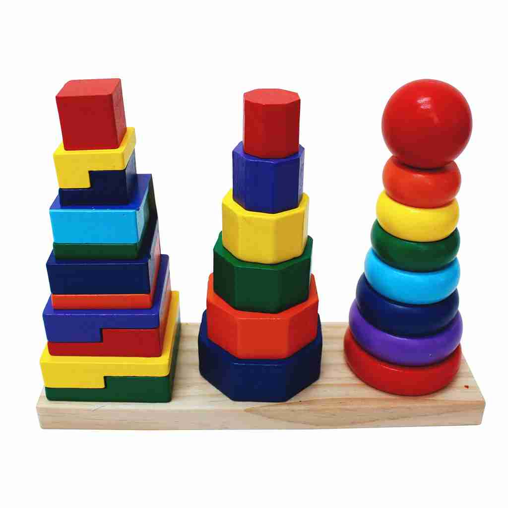 TRES PIRAMIDES EN MADERA 